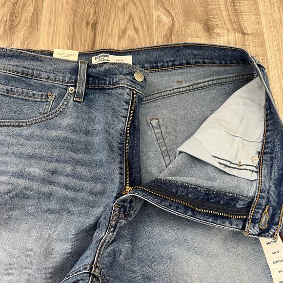 Signature by Levi Strauss & Co. Gold Label Men's Bootcut Fit Jeans 36x32 - Picture 7 of 10